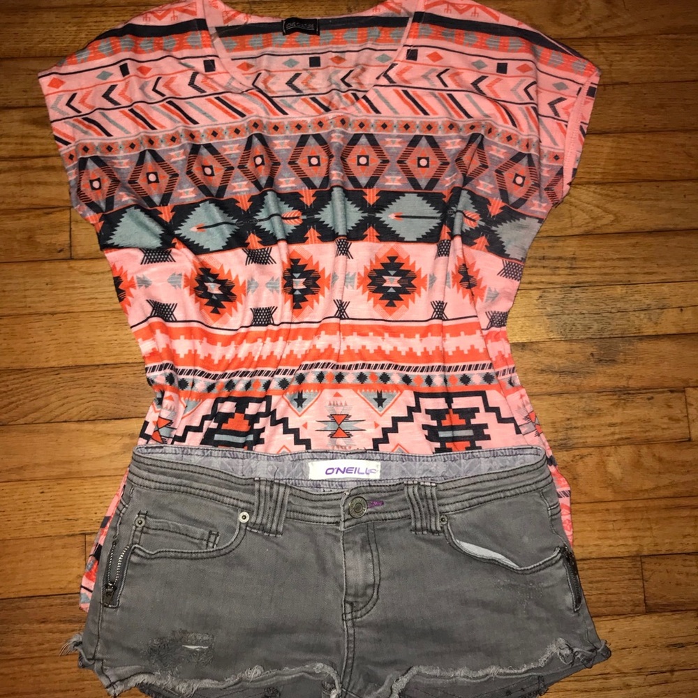 2Piece PinkTribal Top & Grey O'neil Shorts Medium